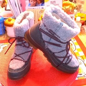 NWT,Cozy & Warm,Gray,Fleece, Winter,Short Boots/Booties with Side Zippers & Ties